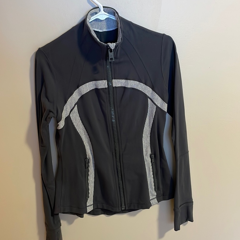 lululemon athletica Black Zip-Up Jacket with Contrasting Light Gray Trim